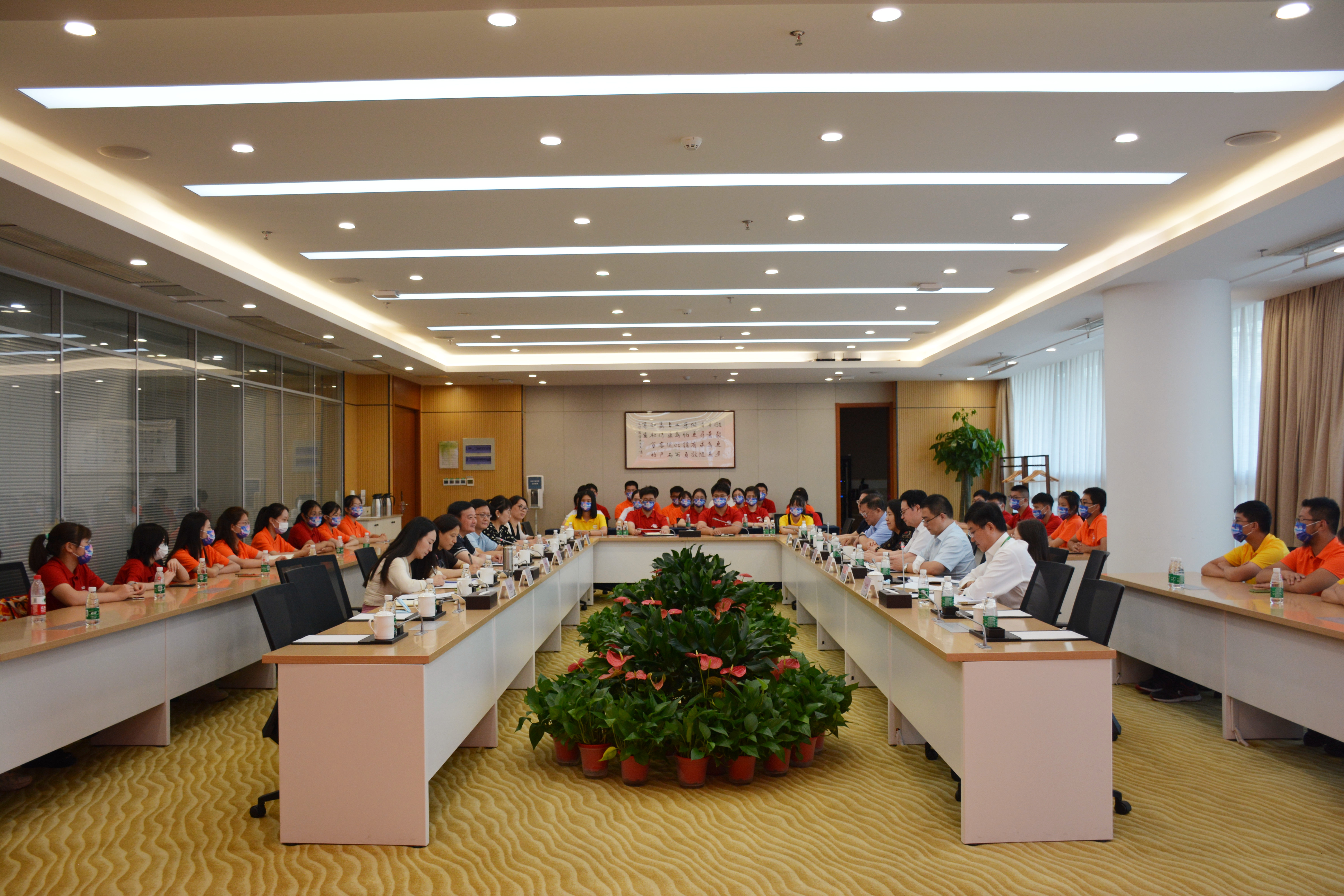我校举行校友新生座谈会