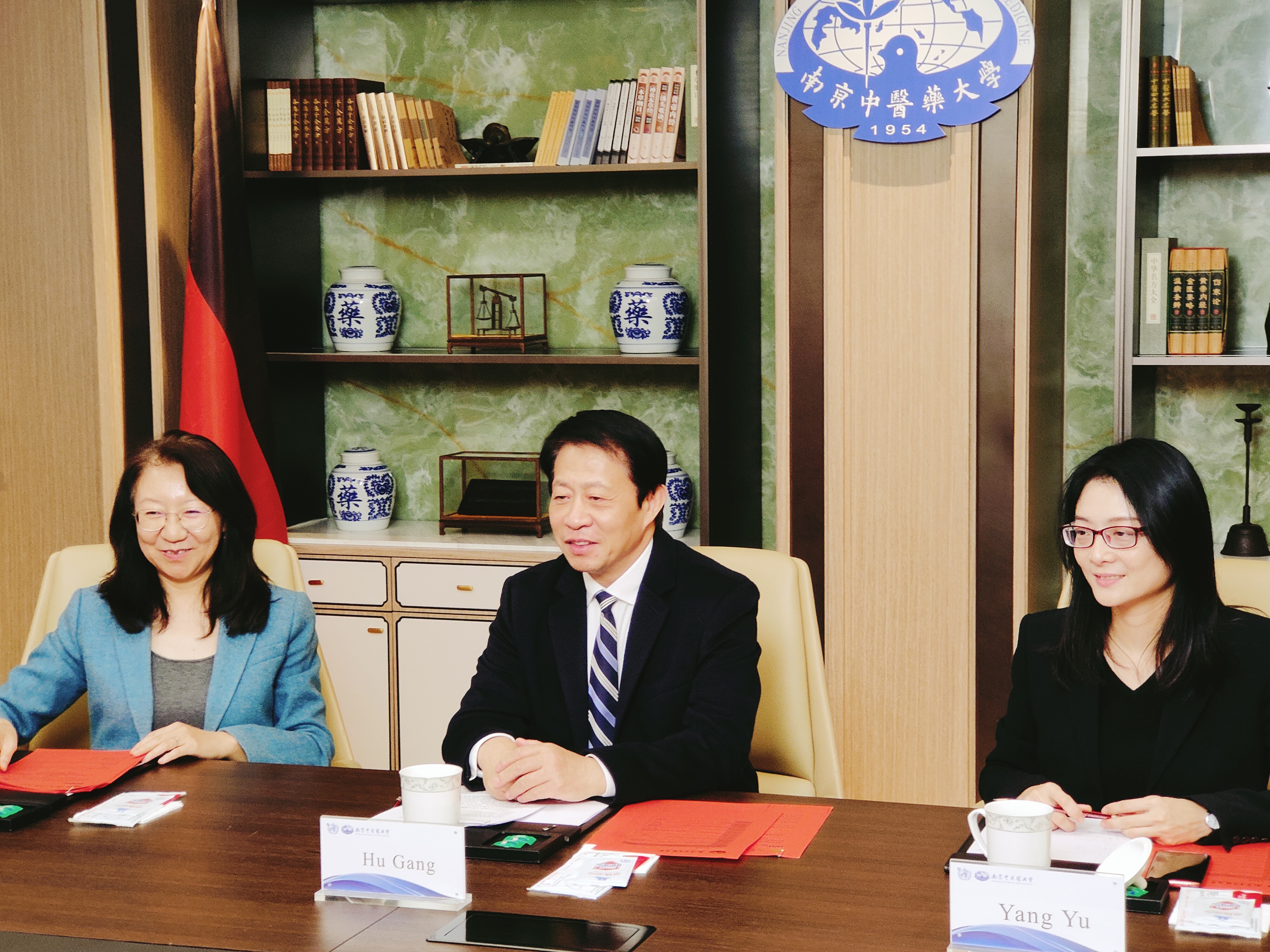 我校与德国德累斯顿国际大学合作办学项目首届新生开学典礼暨联合管理委员会会议举行