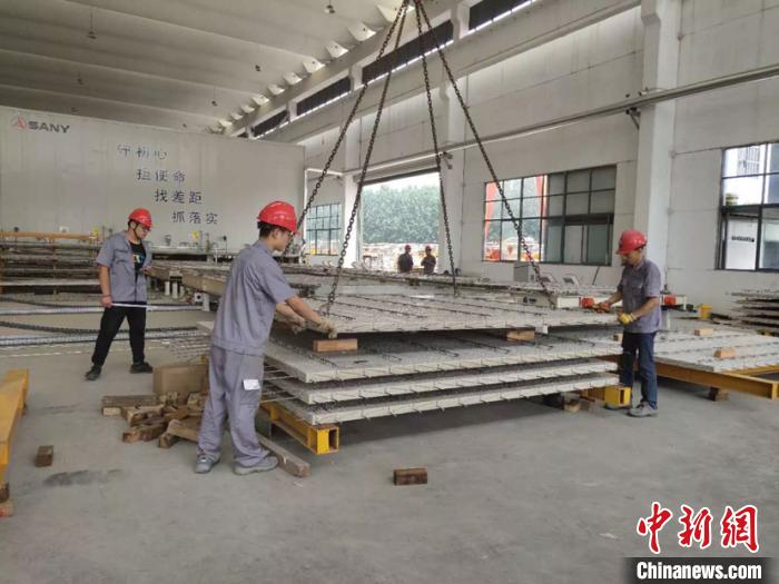 常州杰通装配式建筑有限公司工厂车间。　唐娟 摄
