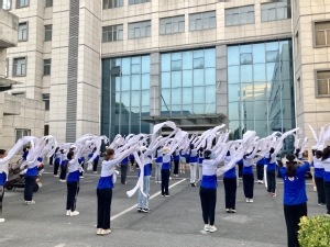 泰州校区学生志愿者完成第二十届省运会开幕式表演任务