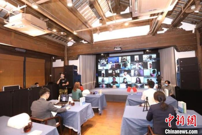 20日晚，由联合国教科文组织、中国联合国教科文组织全国委员会、南京市人民政府、长沙市人民政府联合主办的“一带一路”青年创意与遗产论坛特别对话在北京、南京、长沙三地同步举行。 主办方供图