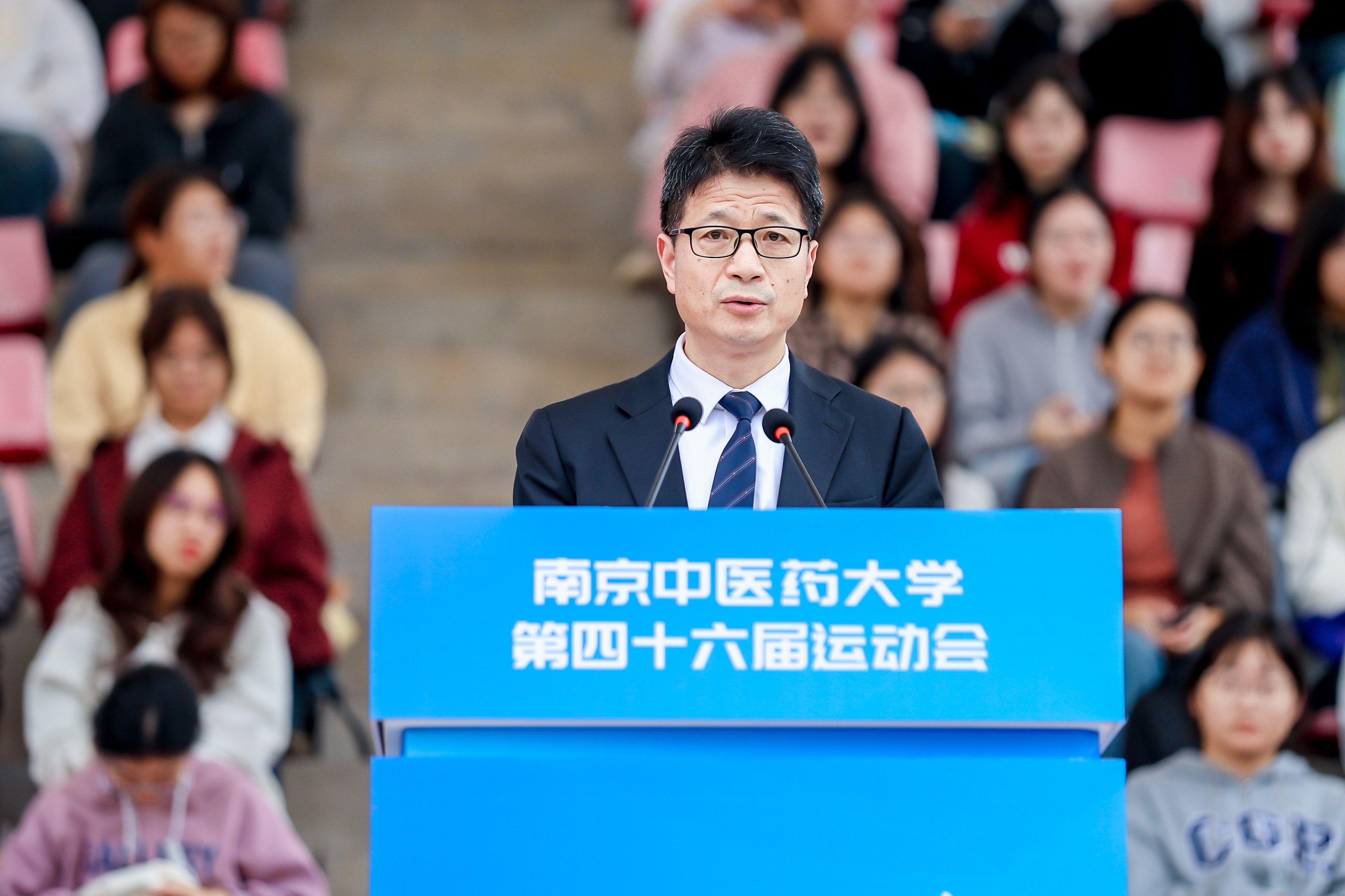 我校举办第四十六届运动会