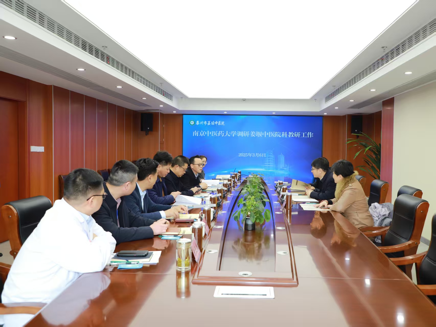 胡立宏副校长在泰州调研校地协同育人工作